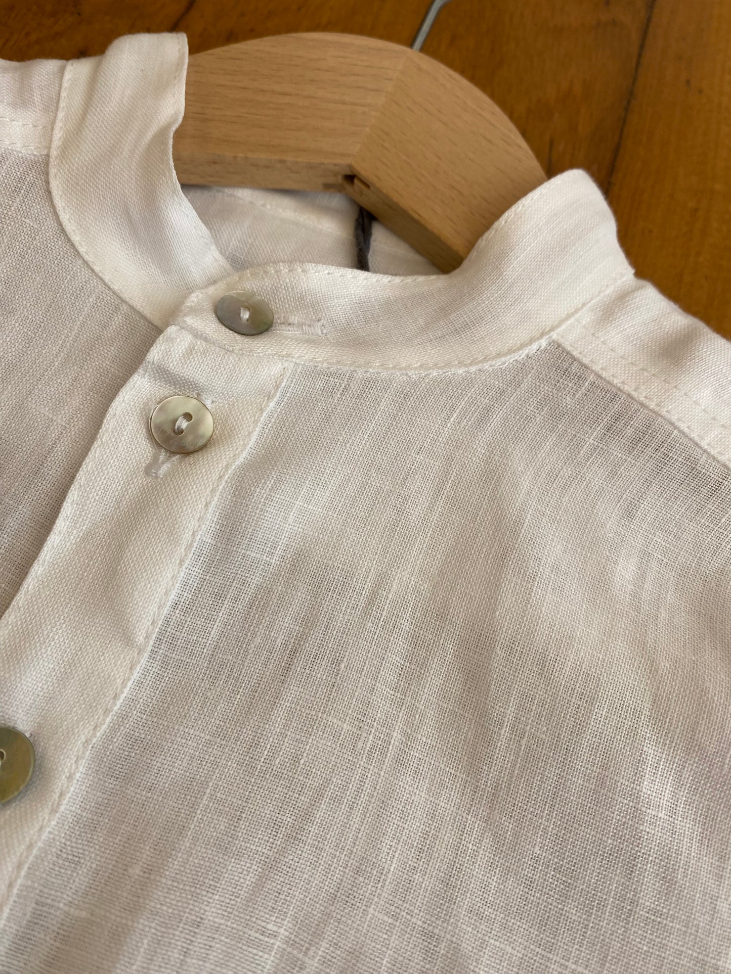 Chemise coréenne en lin blanc avec boutons en nacre