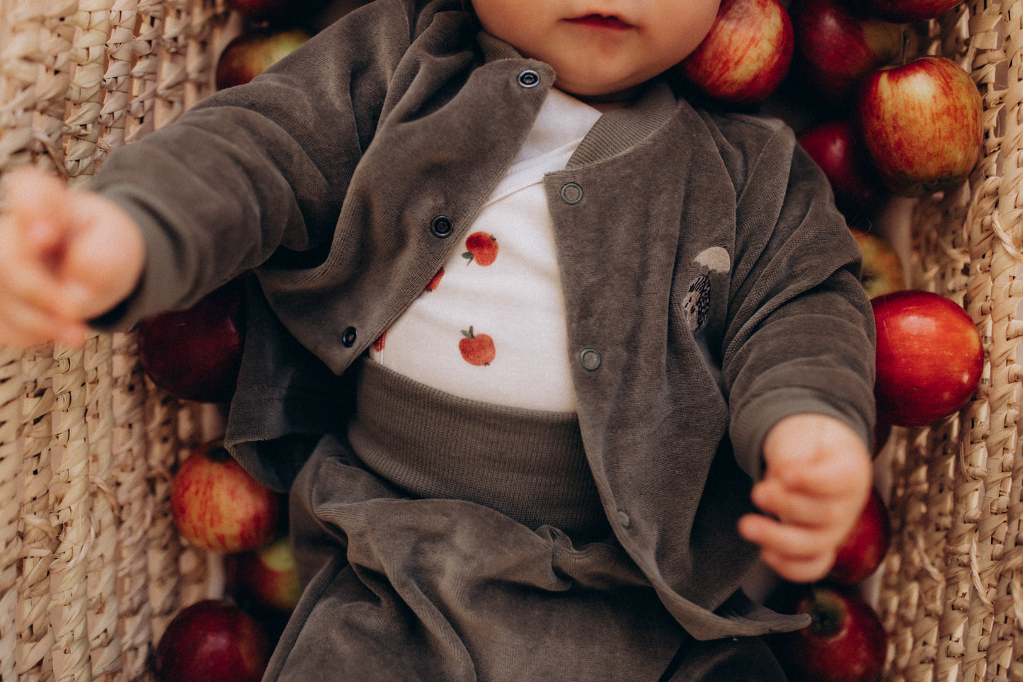 Completo cardigan e pantalone ciniglia di cotone BIO verde riccio