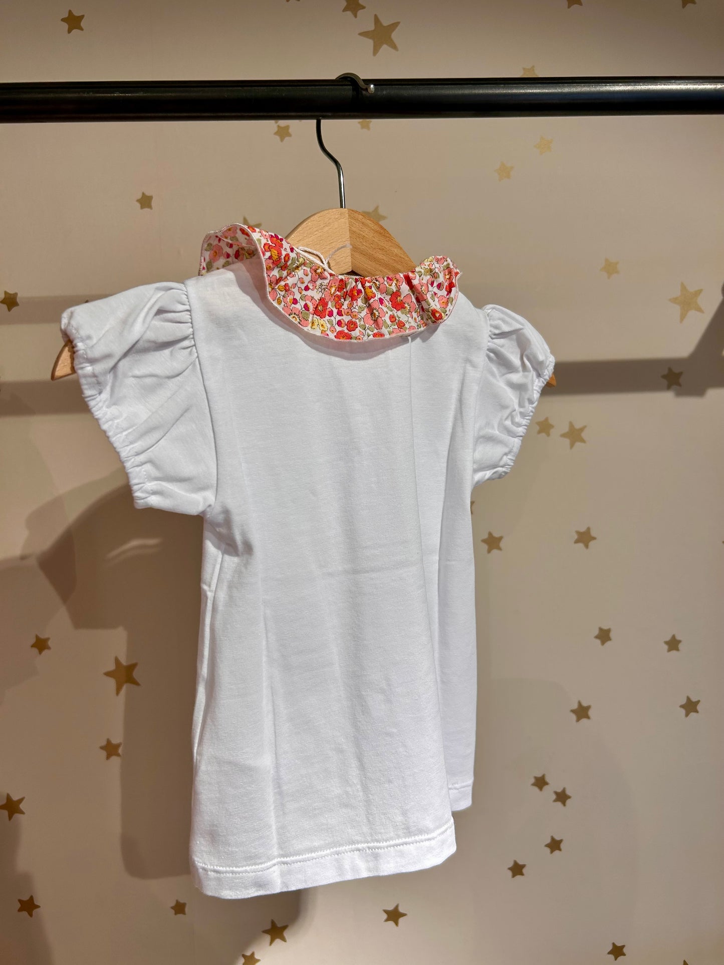 T-shirt colletto a fiori