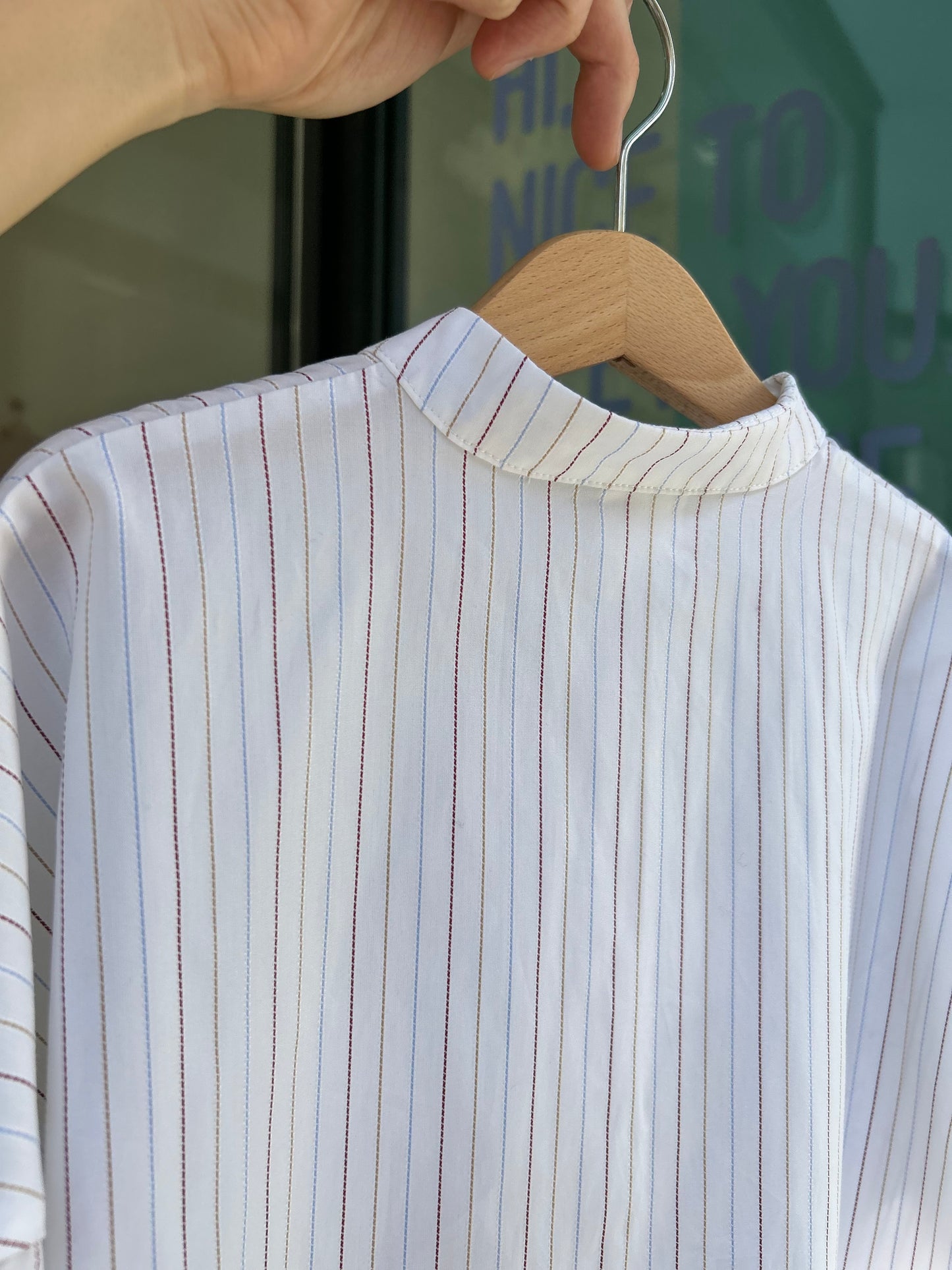Camicia coreana con cuciture colorate