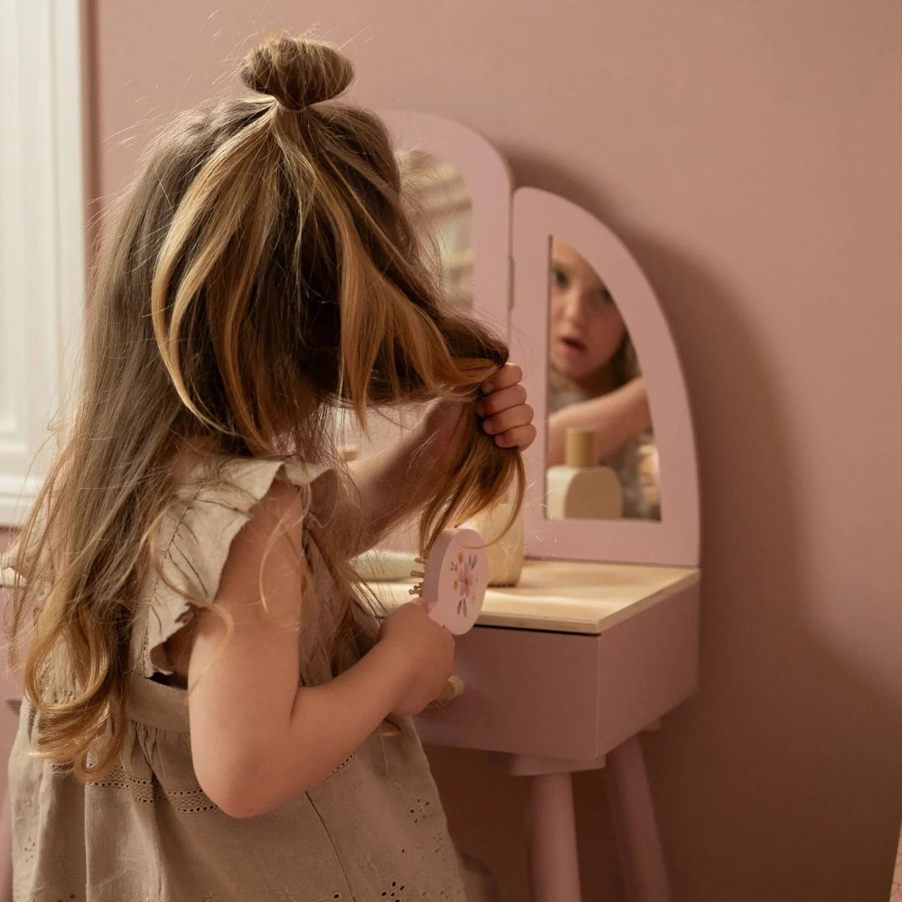 Tavolino beauty rosa in legno