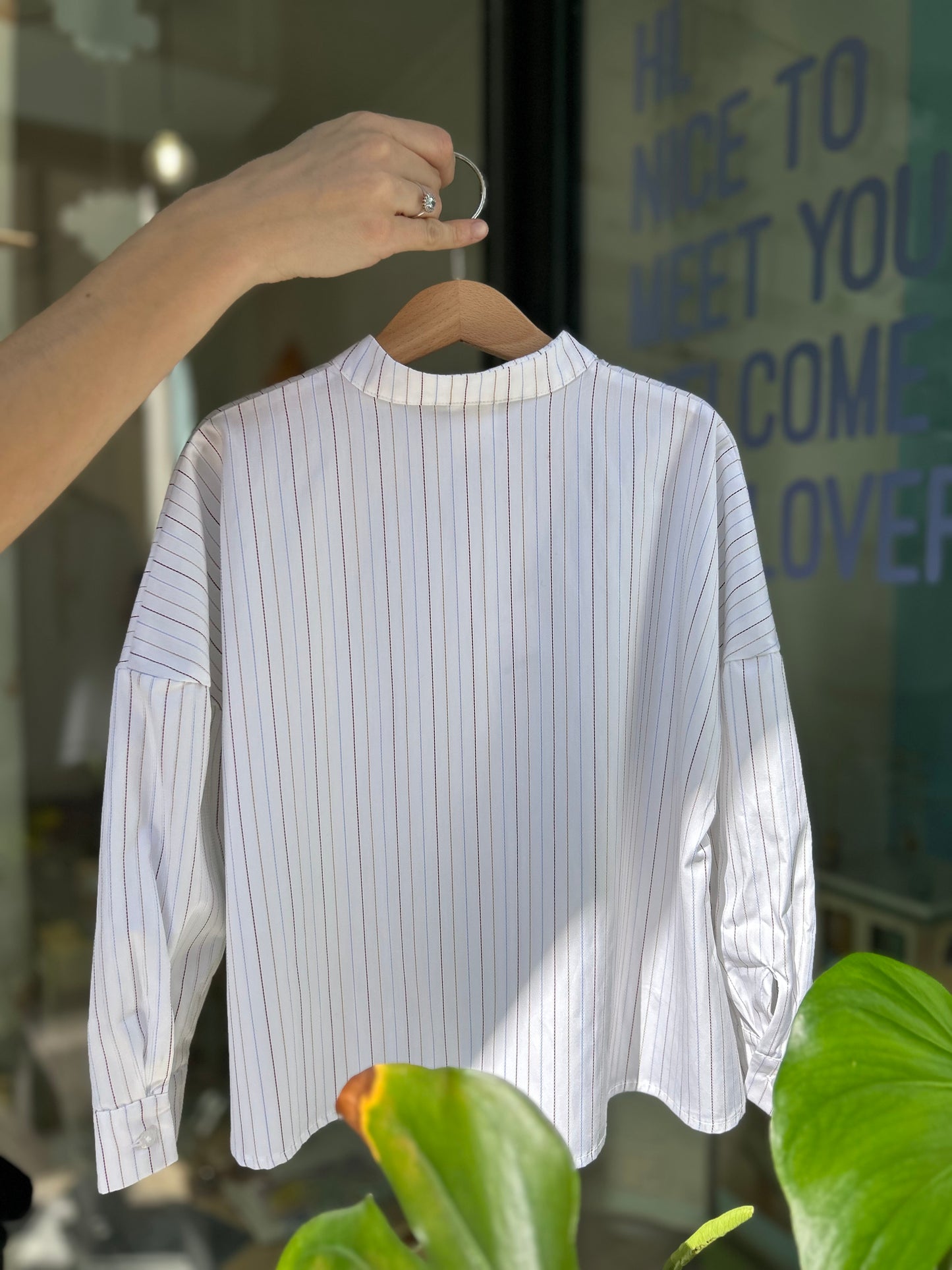 Camicia coreana con cuciture colorate
