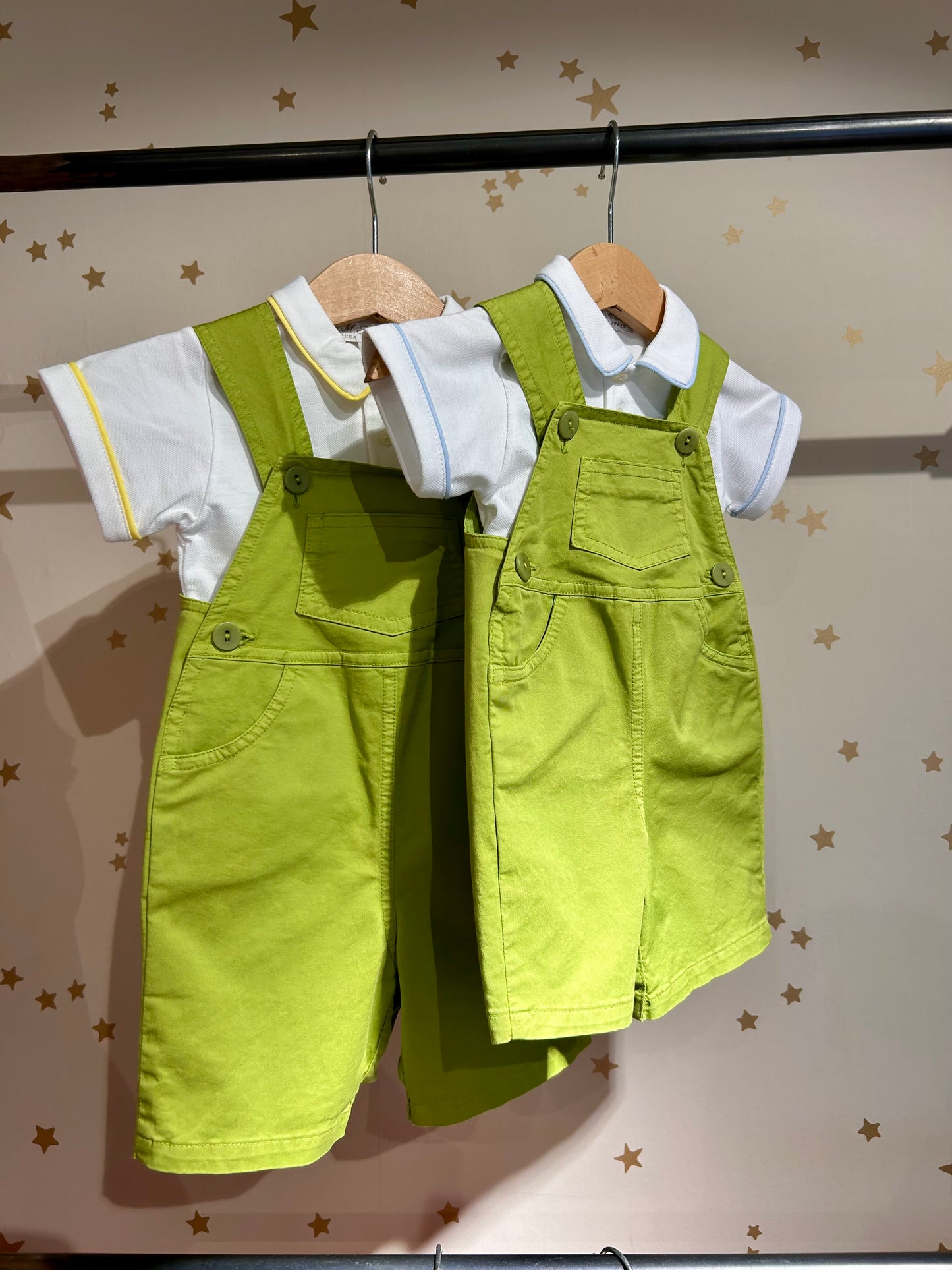 Salopette verde in cotone