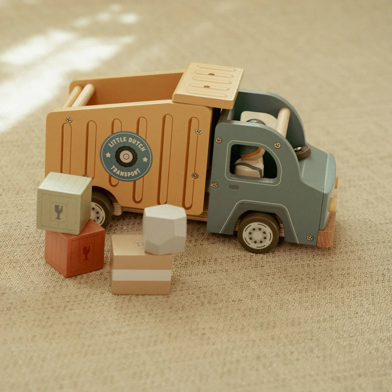 Camion della spazzatura in legno