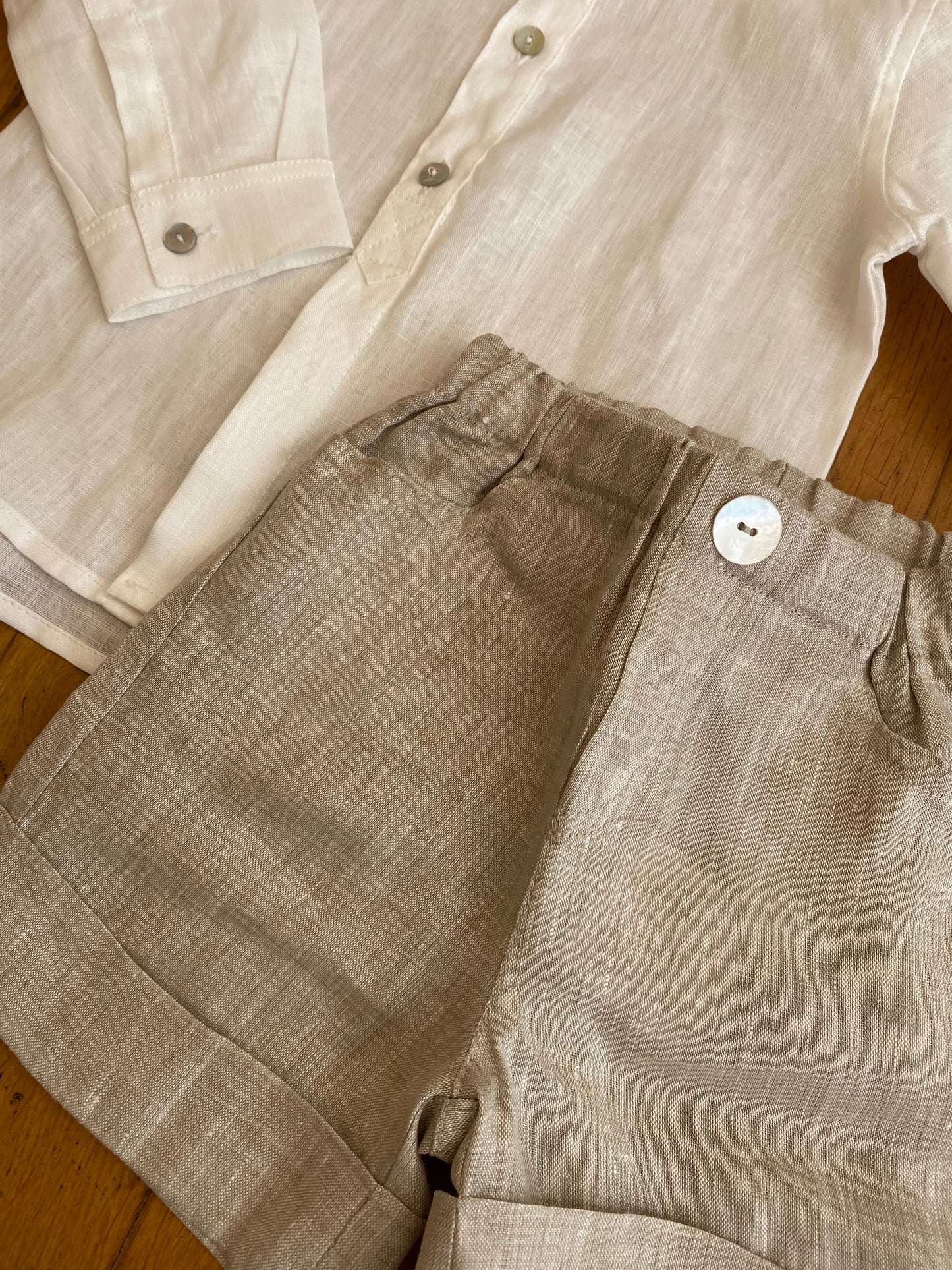 Bermuda elegante baby in lino tortora