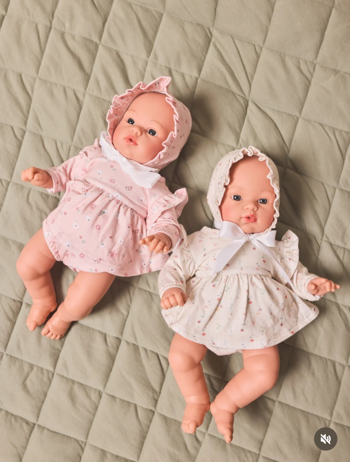 Bambola Helena White Flowers