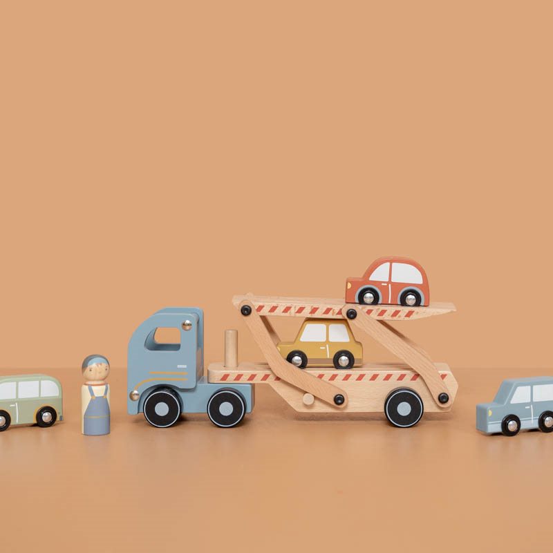 Camion con macchinine in legno