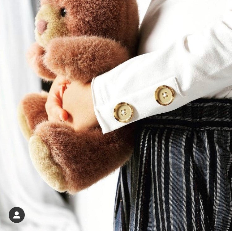 Maglietta con bottoni al polso