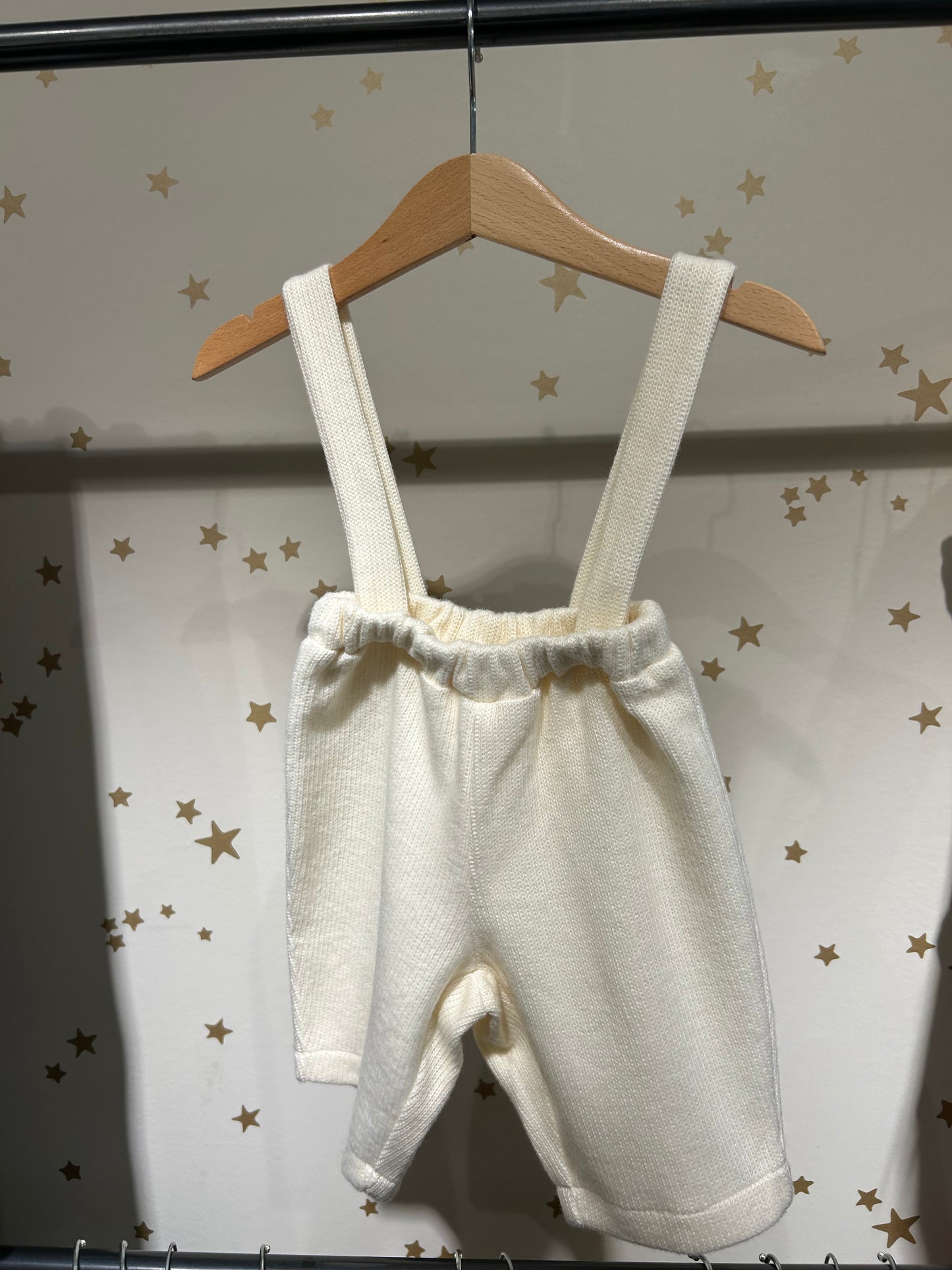 Pantalone Snoopy con bretelle in maglia ecru