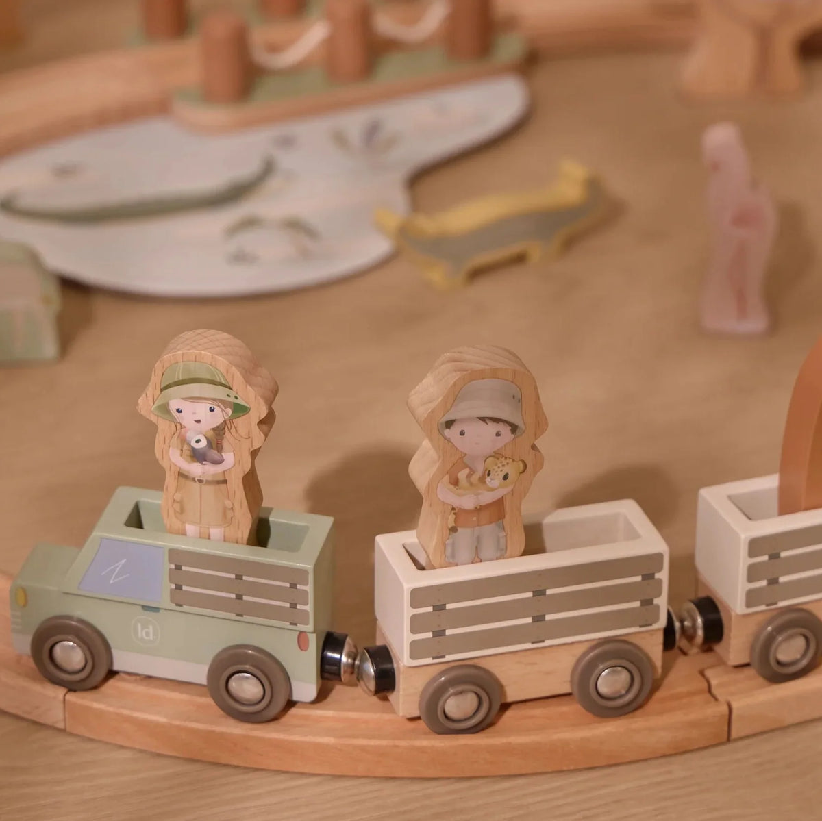 Set trenino in legno Safari Friends