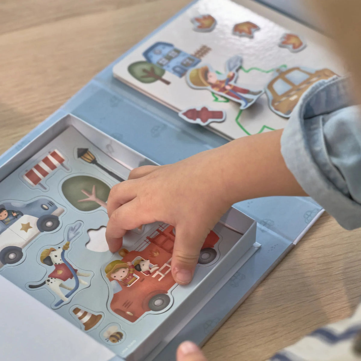 Libro disegno con personaggi magnetici Jim