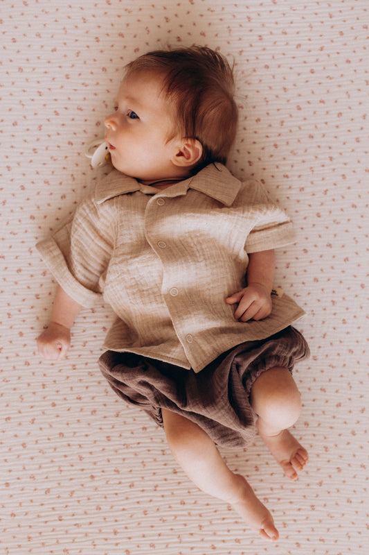 Completo neonato camicia marrone e bloomer ecru