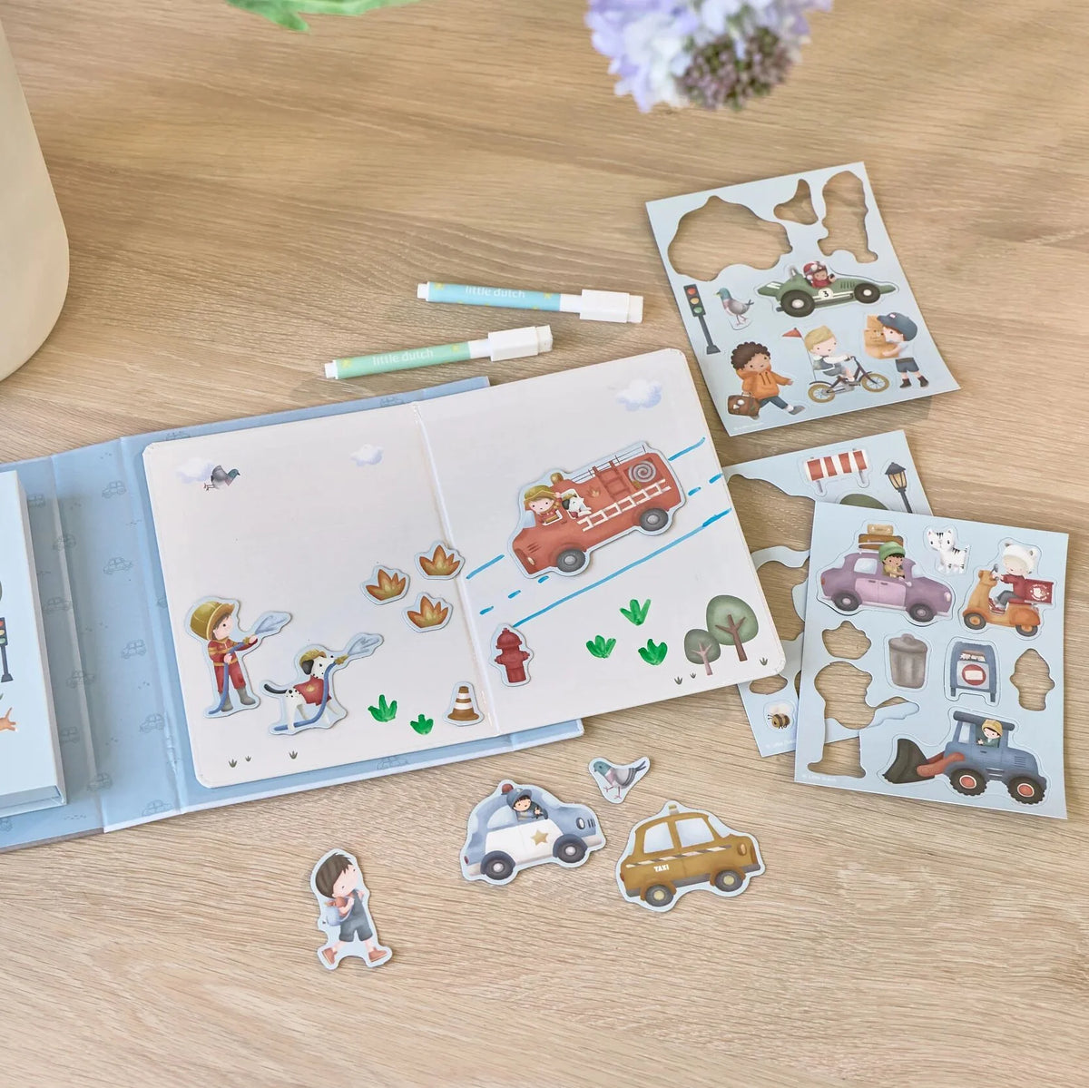 Libro disegno con personaggi magnetici Jim