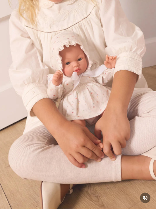 Bambola Helena White Flowers