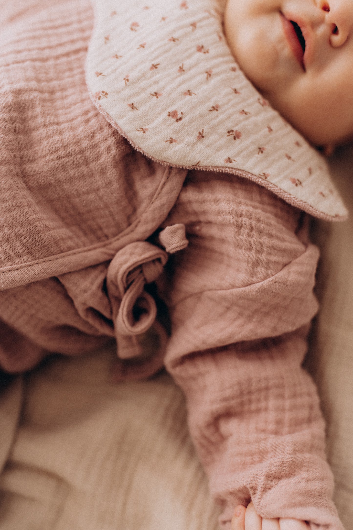 Completo kimono e pantalone in mussola rosa