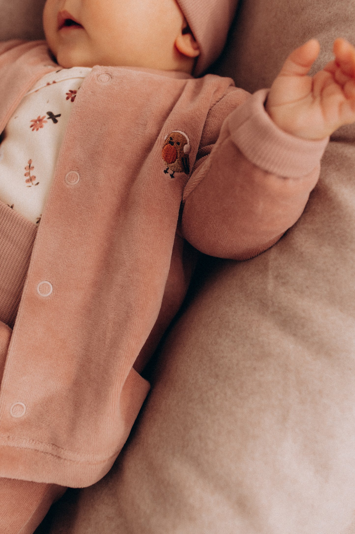 Completo cardigan e pantalone ciniglia di cotone BIO uccellino rosa