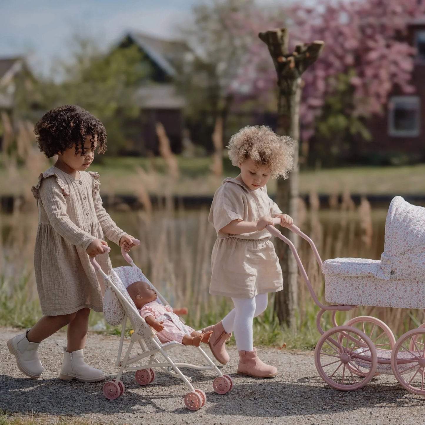 Passeggino bambole in metallo bianco/rosa