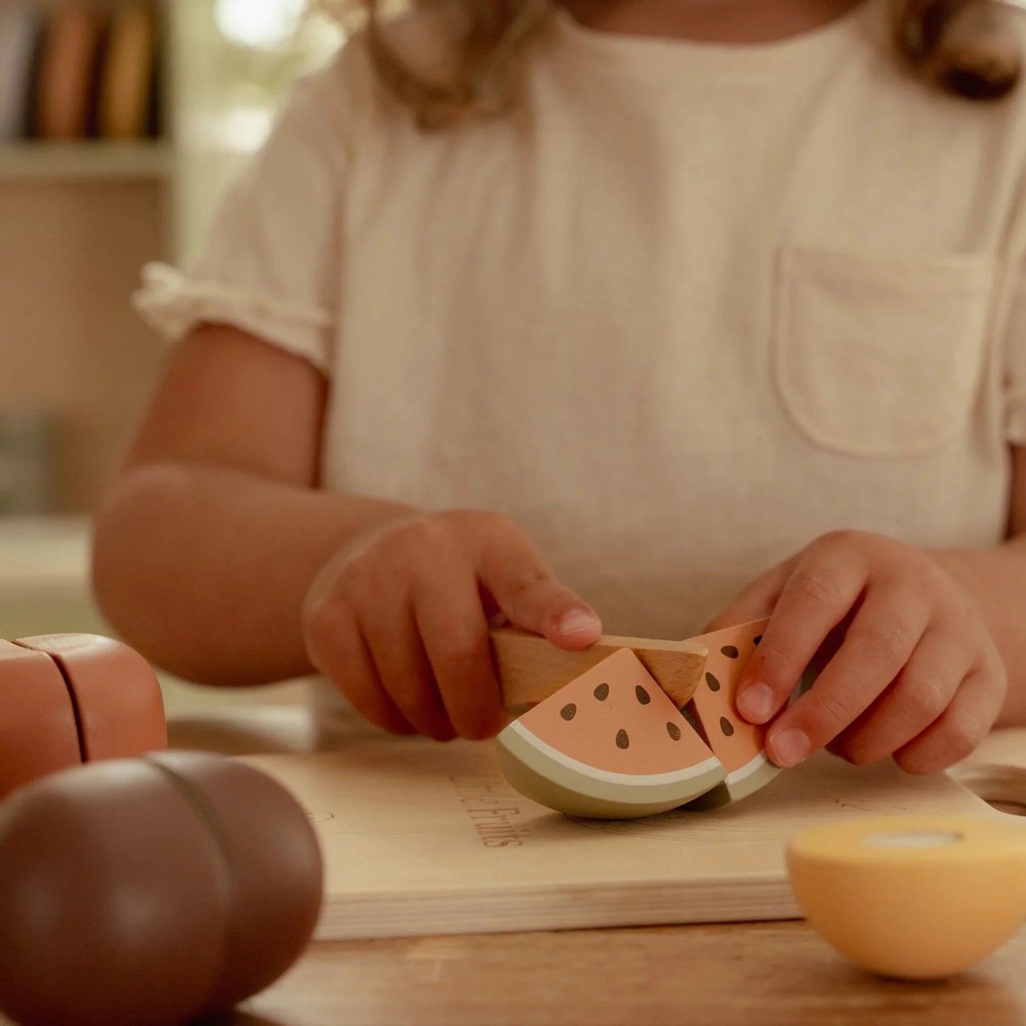 Frutta da tagliare in legno