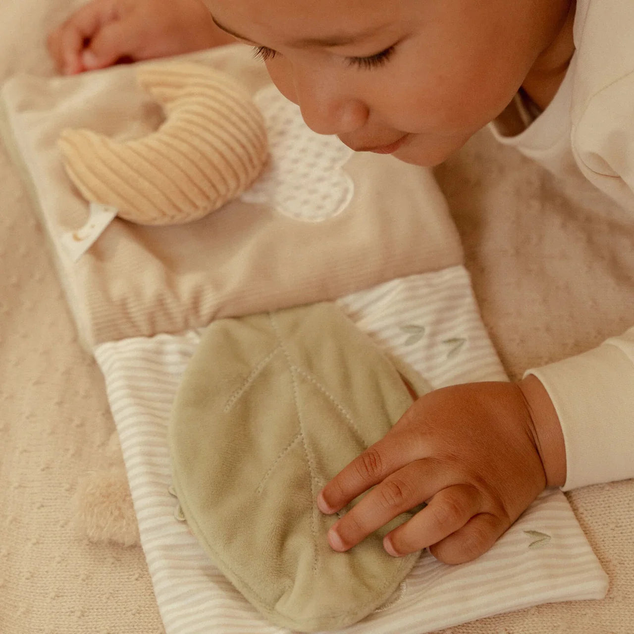 Libro morbido di attività Newborn Naturals