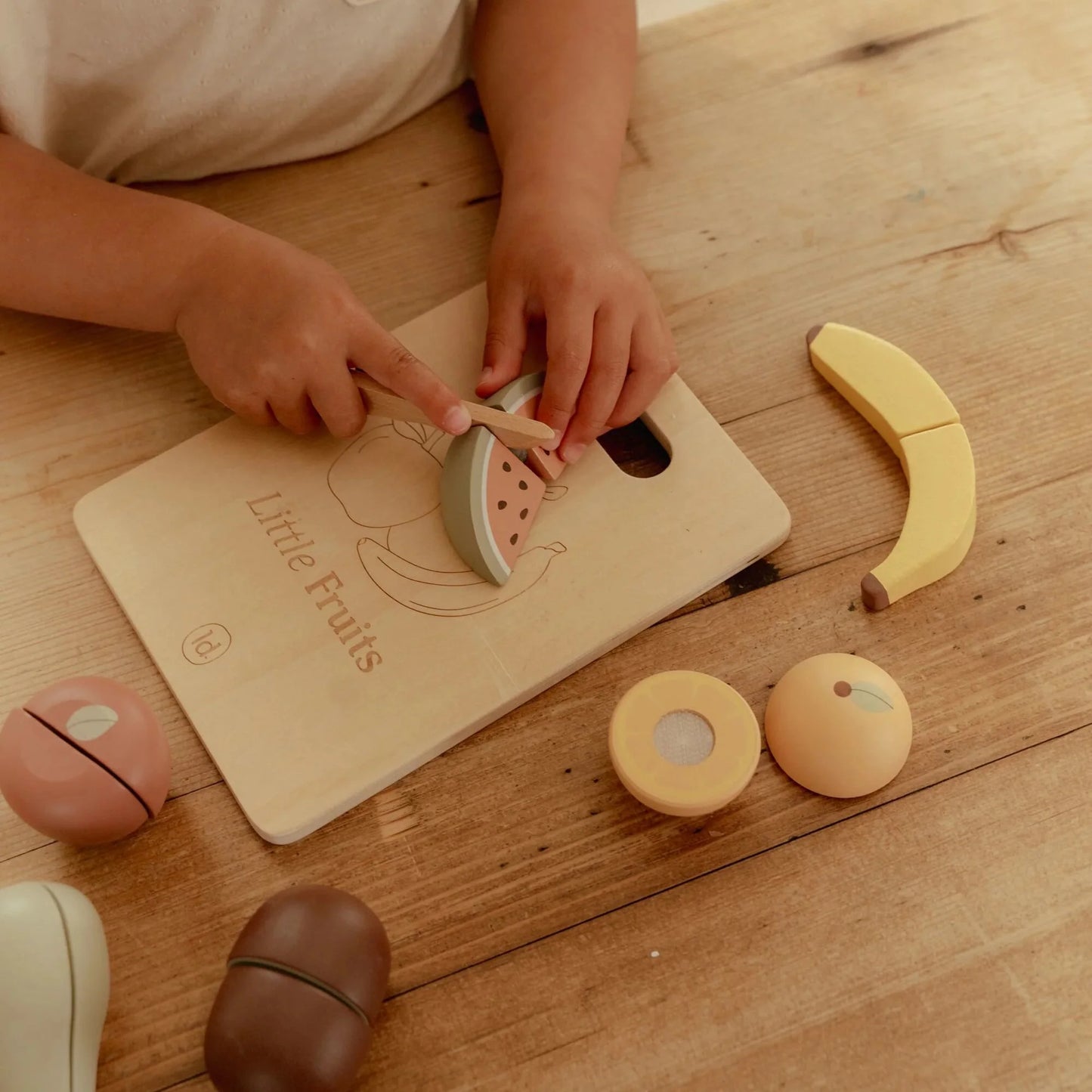 Frutta da tagliare in legno