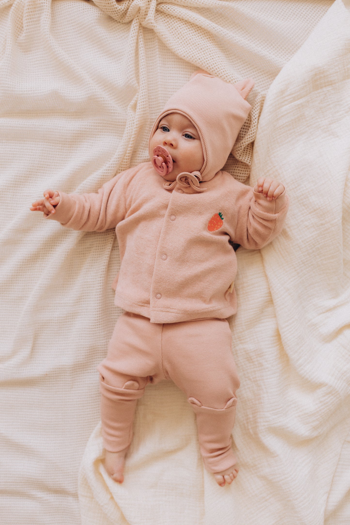 Completo cardigan e pantalone rosa cotone bio
