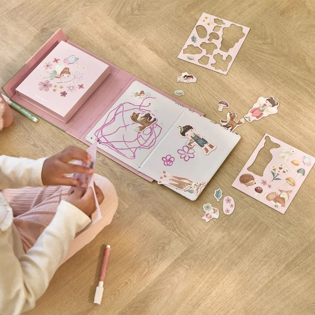 Libro disegno con personaggi magnetici Rosa