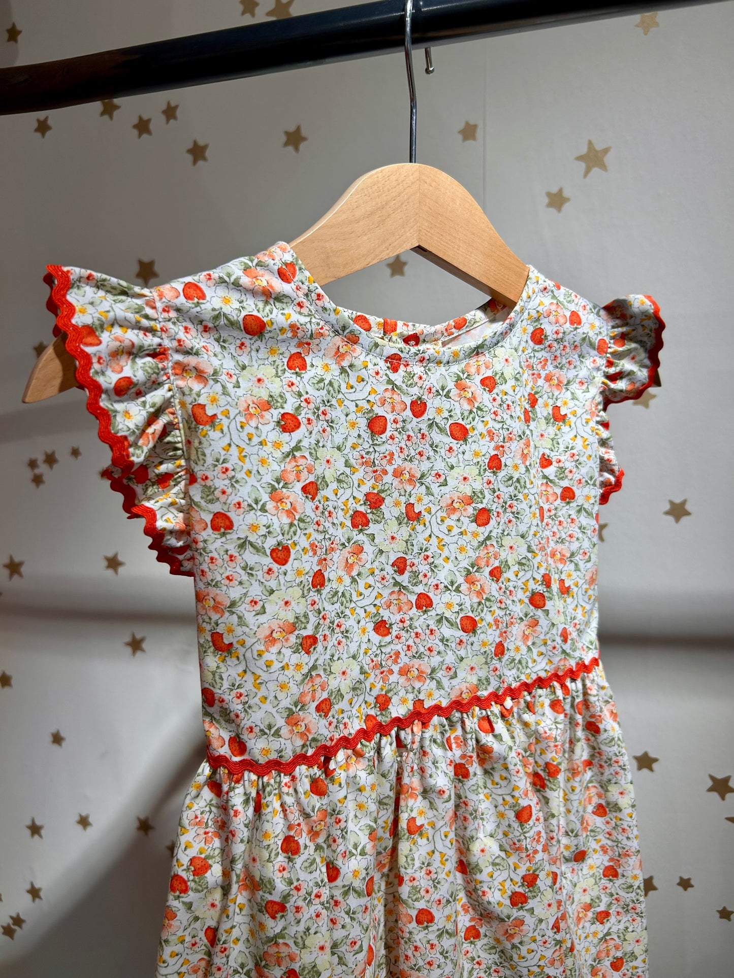 Abito baby smanicato fiori e fragole