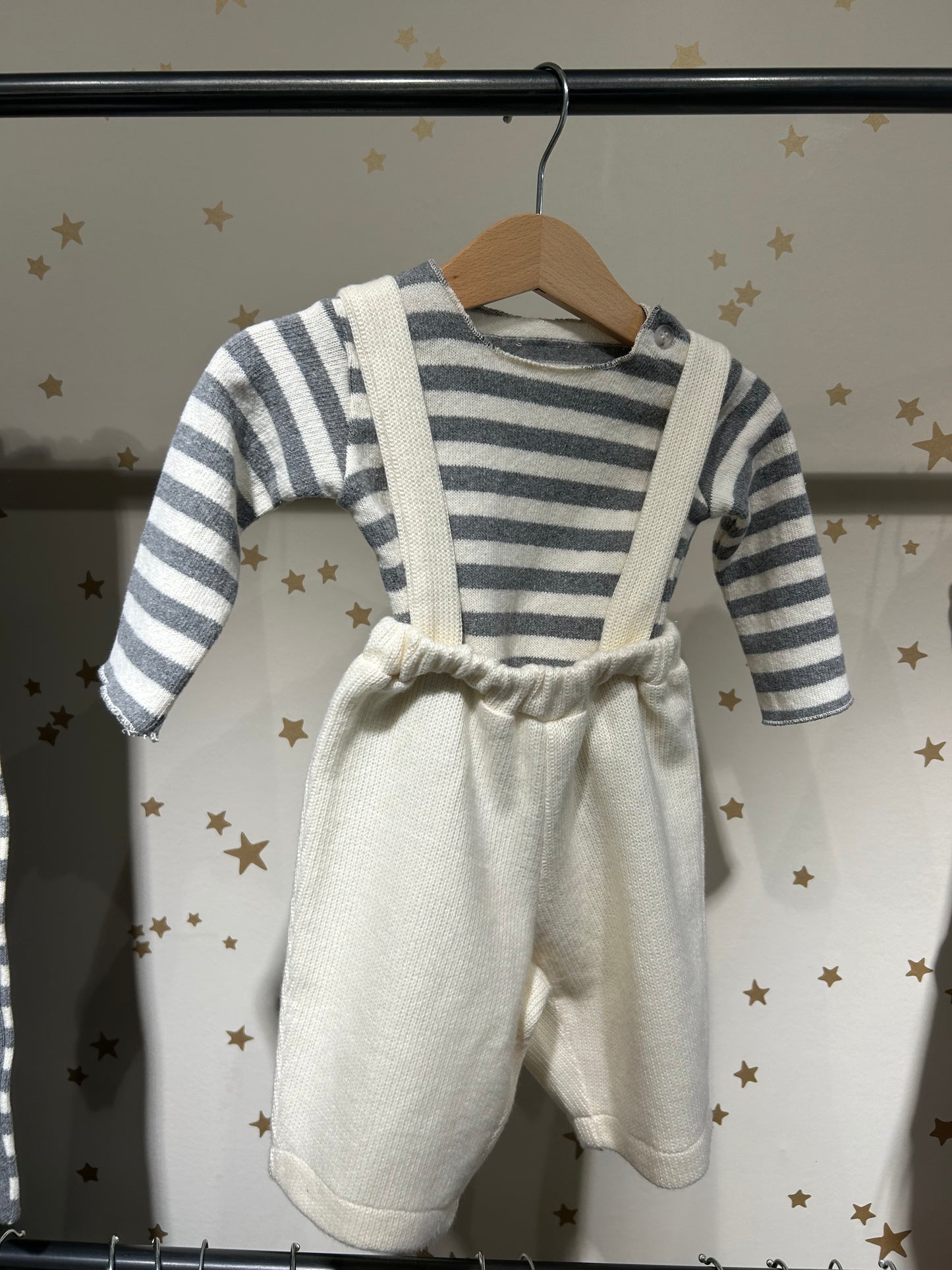 Pantalone Snoopy con bretelle in maglia ecru