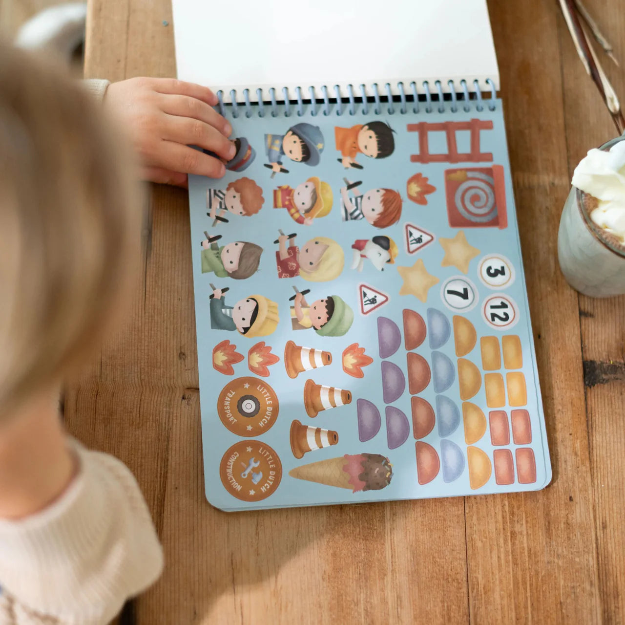 Libro con forbici Jim