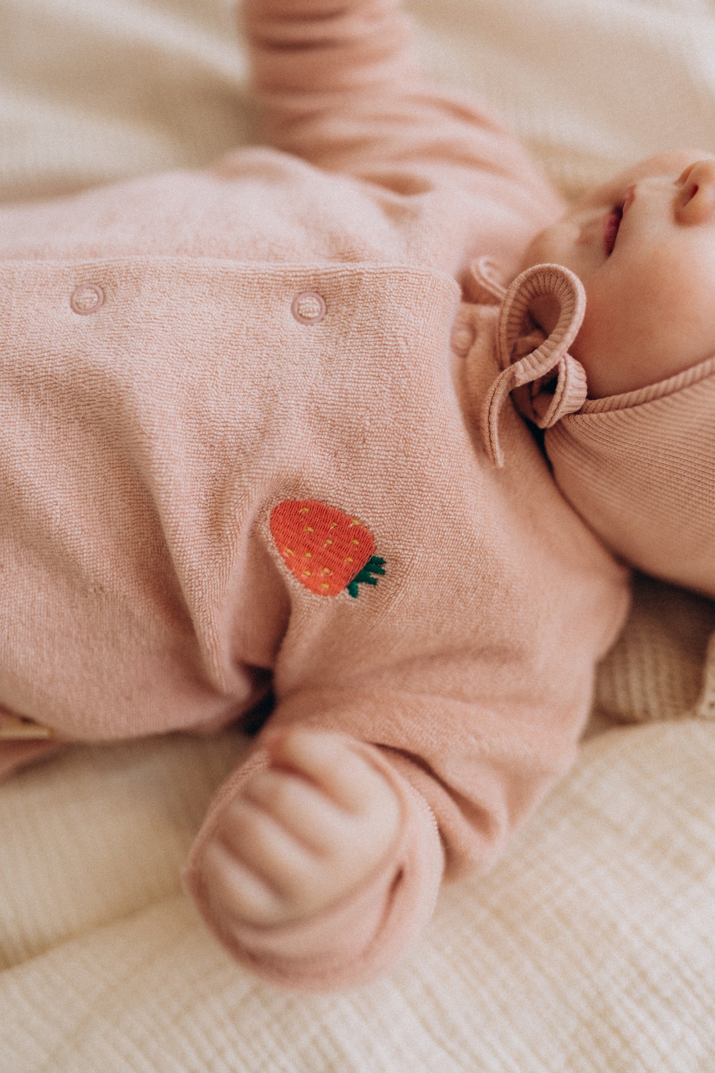 Completo cardigan e pantalone rosa cotone bio