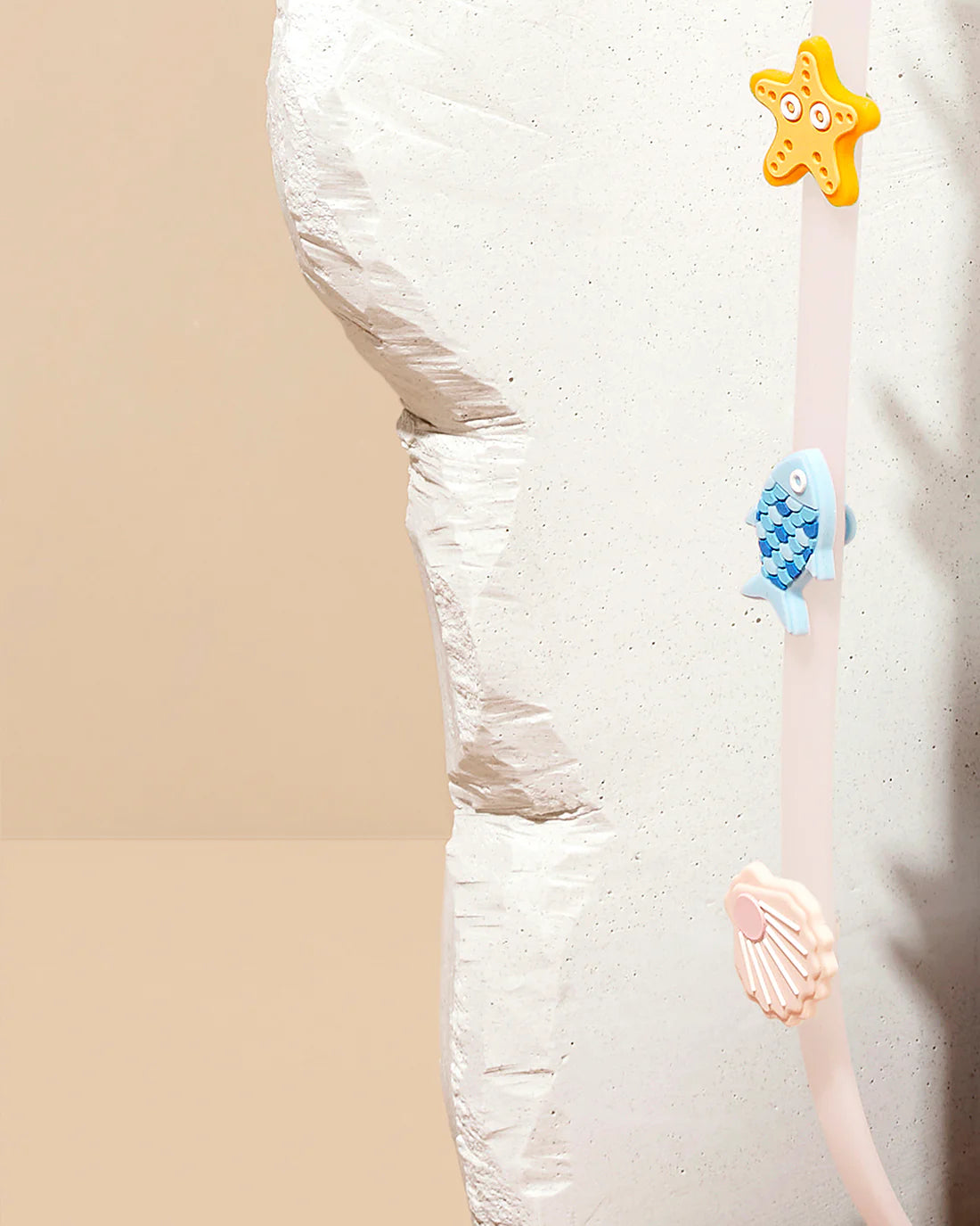 Laccio per occhiali in silicone rosa con charms