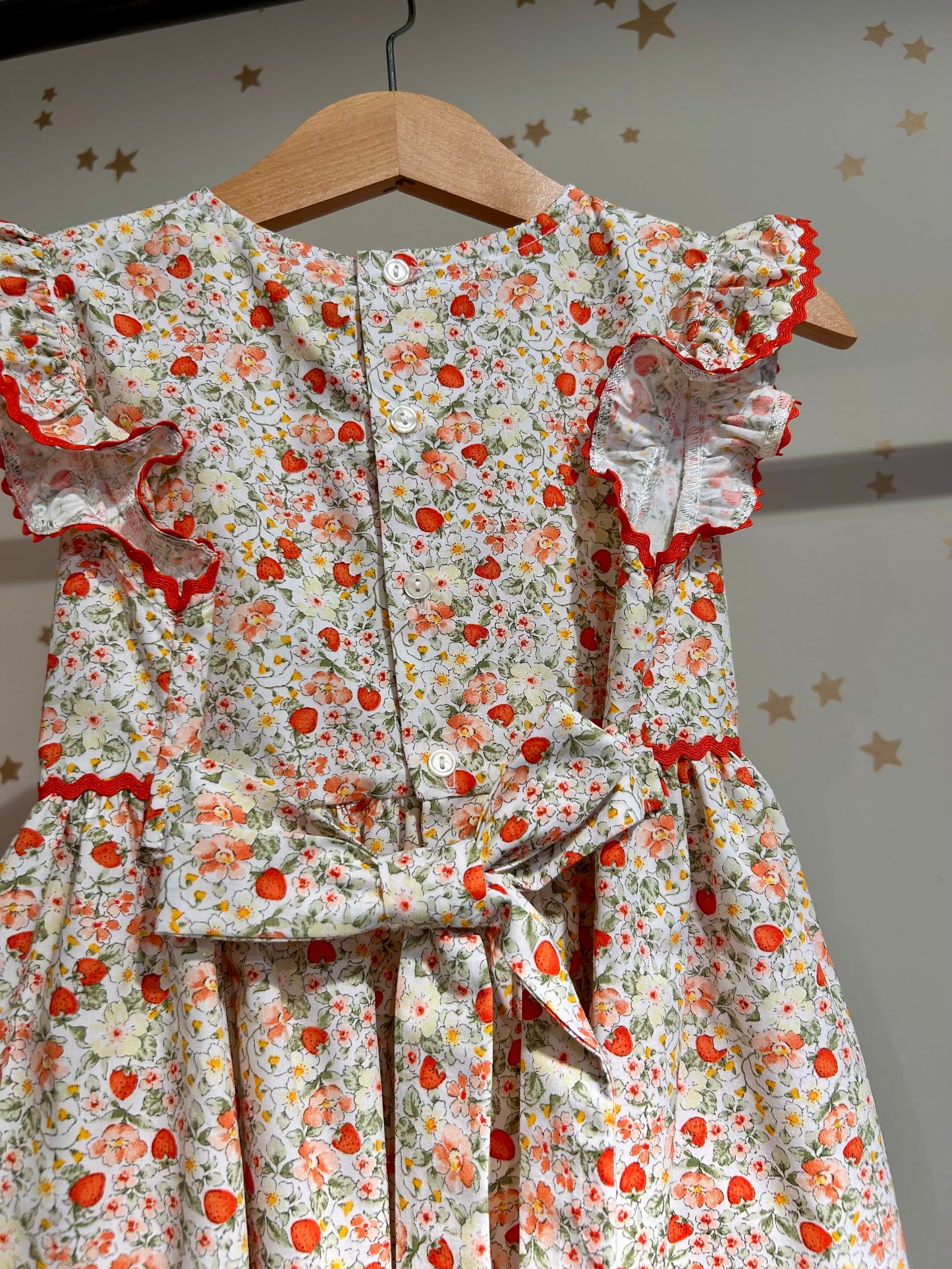 Abito baby smanicato fiori e fragole