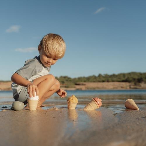 Fresh Greens sand ice cream cone set
