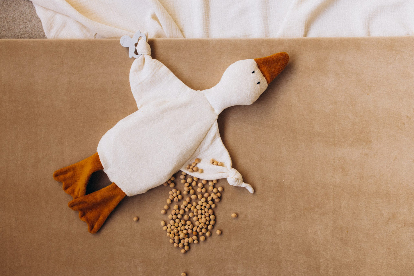 Peluches termico Oca con noccioli di ciliegia