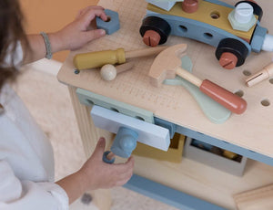 Banchetto da lavoro per bambini con cintura porta attrezzi